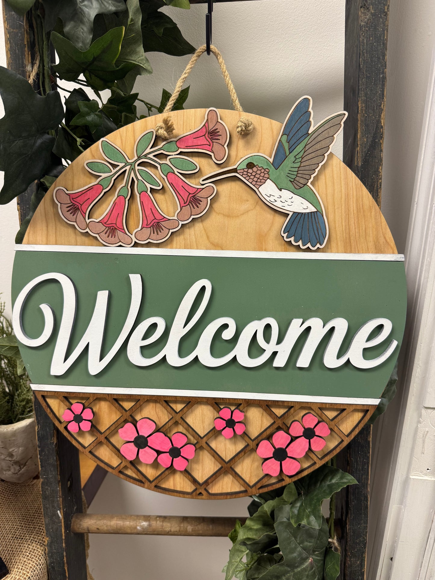 Hummingbird Welcome Round Sign